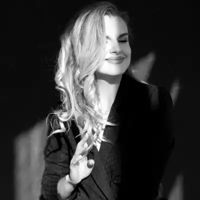 Обкладинка: Щастя без меж — Оксана Штембурська