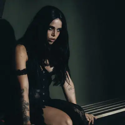 Обкладинка: димить — CHERNETSKA