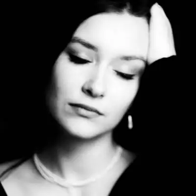 Обкладинка: На кінчиках пальців - Home Version — Anna Komar
